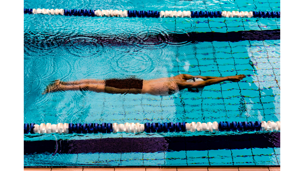 A man holding a streamline underwater